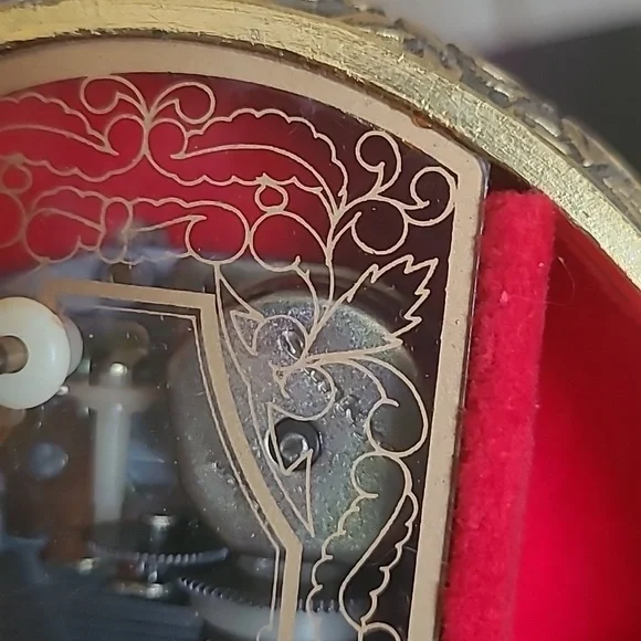 Vintage Sankyo Japan Heart-Shaped Trinket Music Box with Roses - Picture 8 of 8